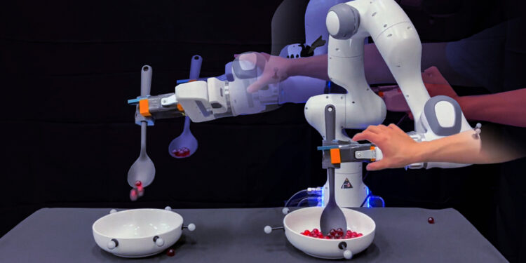 Large language models can help home robots recover from errors without menschlich help
