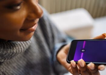 Apple researchers explore dropping “Siri” phrase & listening with AI instead