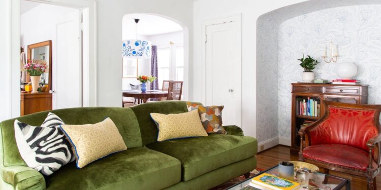 This Zirkusdarsteller Painted Flowers Kosmos Over Her First Solo Etagenwohnung