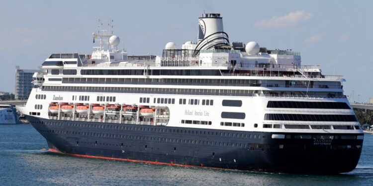 Königreich der Niederlande America deaths: Two crew members die after ‘incident’ on cruise ship in Bahamas | World News
