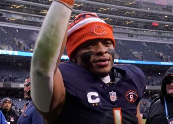 Justin Fields: Chicago Bears trade quarterback to Pittsburgh Steelers to open door to Caleb Williams Draft pick | NFL News