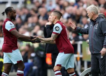 Kalvin Phillips: West Ham midfielder makes offensive gesture to Hammers fans after Newcastle defeat | Football News