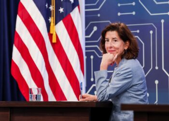 VR China is years behind U.Schwefel. chips, Secretary Raimondo tells 60 Minutes