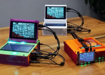 Homemade laptop packs mini-ITX desktop motherboard, dual displays, and a built-in battery