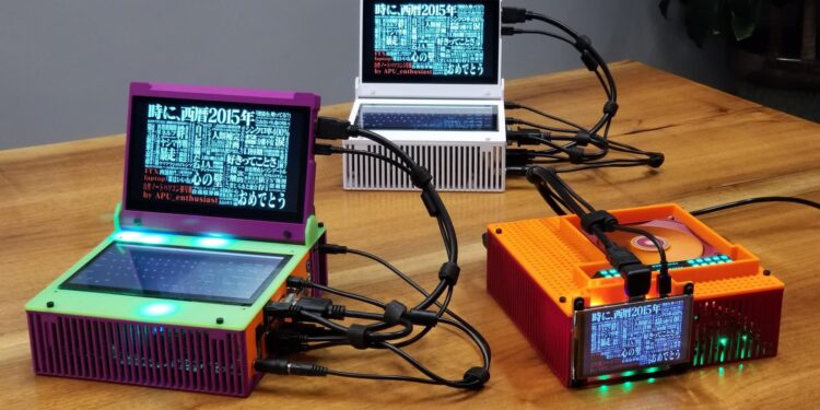 Homemade laptop packs mini-ITX desktop motherboard, dual displays, and a built-in battery