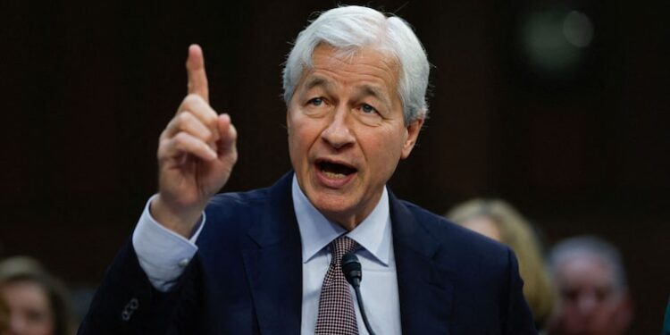 Borsa, ecco perché ora gli investitori preferiscono le banche europee a quelle Usa