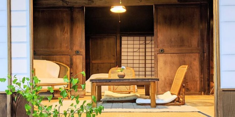Couple transforms abandoned Japanese home into guesthouse