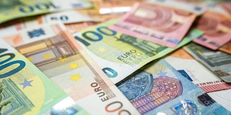 Credito al consumo, ecco la svolta: decisivi calo tassi e richieste dei giovani