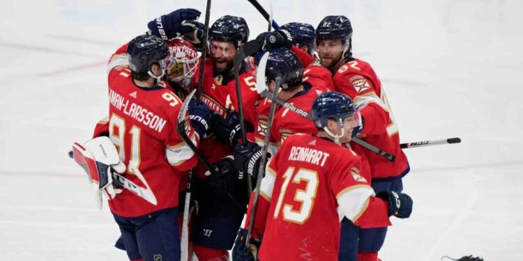 Carter Verhaeghe wins it in OT for Panthers, who top Lightning to take 2-0 series lead