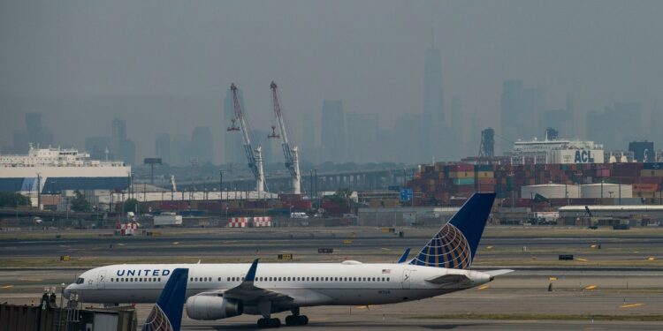 1 quanto a 3 Americans Dal vivo quanto a Areas With Dangerous Air Pollution