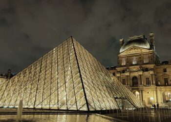 What Is the Best Way To Visit the Louvre?