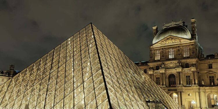 What Is the Best Way To Visit the Louvre?