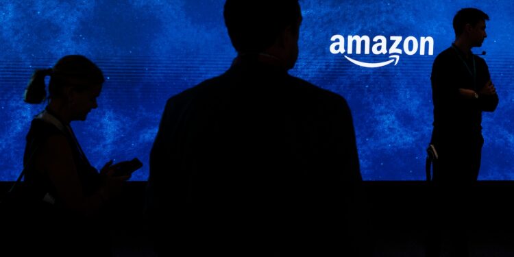 FTC accuses Bezos and other Amazon executives of deleting text messages