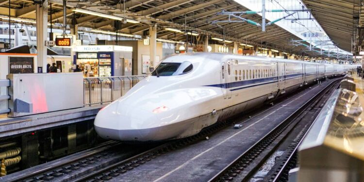 The Complete Guide to Experiencing the Shinkansen High-Speed Trains in Nippon
