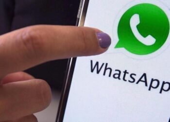 WhatsApp down per mezz’ora: problemi diffusi anche sui social