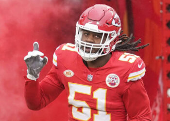 Chiefs to re-sign starting defensive end