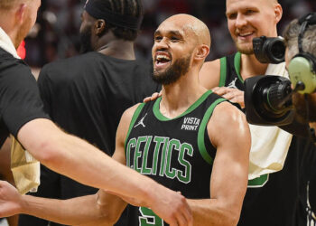 Derrick White shines to give Celtics series lead vs. Heat