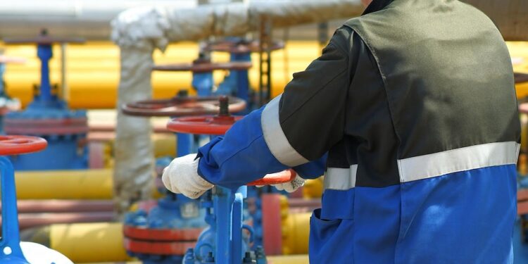 Gas ai massimi da due mesi, nuovo attacco a depositi in Ucraina