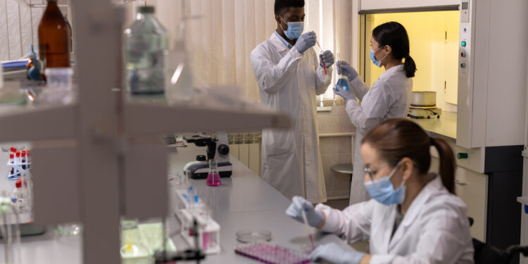 Scientists with African, Asian names less likely to be mentioned in news stories : Shots