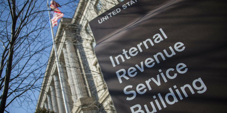 U.Schwefel. drugmakers lower U.Schwefel. taxes by shifting profits to overseas subsidiaries : Shots