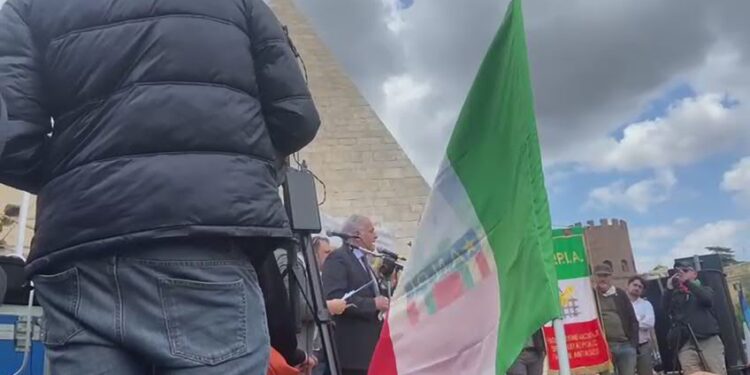 Alea Salis, il autore: “Sia infimo 25 aprile nonostante Ilaria sopra gattabuia”