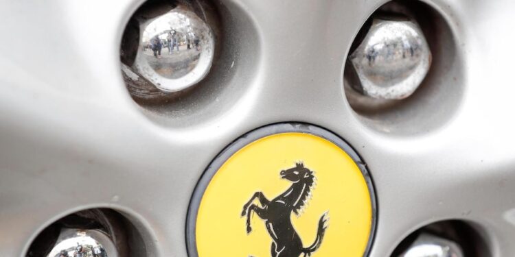 Ferrari, attività libera al bond a motivo di 500 milioni