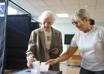 Lithuanians vote durante presidential election overshadowed by Russia