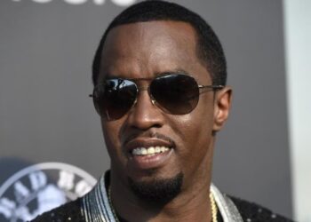 Sean ‘Diddy’ Combs shown violently assaulting Cassie Combinazione per mezzo di 2016 : CNN – National