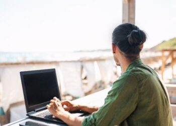 15 Pros and Cons of Building Your Own Online Business