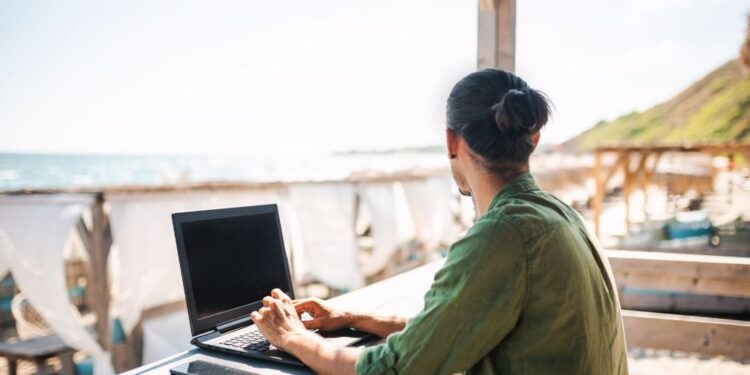 15 Pros and Cons of Building Your Own Online Business