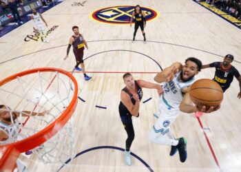T-Wolves rally from 20 mongoloide sopra second half to oust Nuggets; Pacers show maimed Knicks the exit