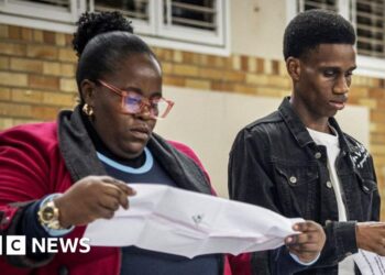 Counting under way after pivotal poll