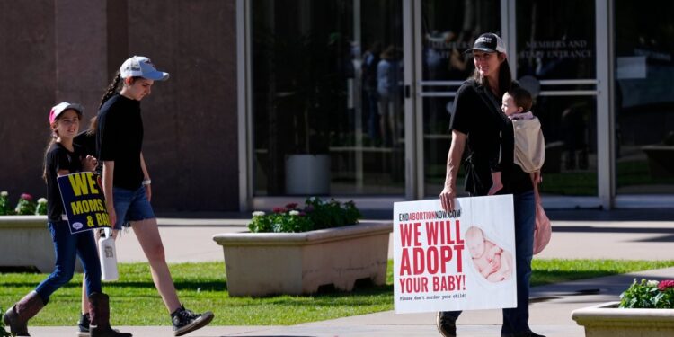 Arizona Democrats Get Enough Votes to Repeal 19th Century Abortion Ban