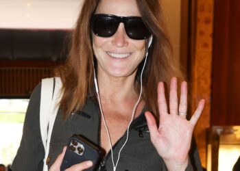 Carla Bruni Wore the French Shoe Trend That New Yorkers Hate