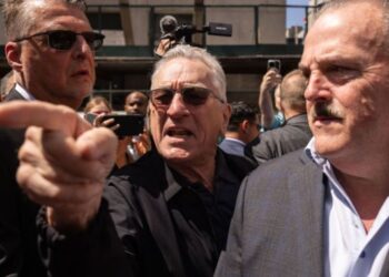 Robert De Niro shows up to troll Donald Trump outside hush-money trial – National