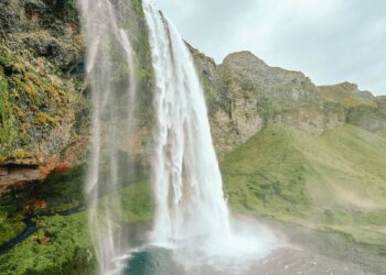 Your Epic 1-Week Travel Itinerary To Visit Iceland – Hand Luggage Only