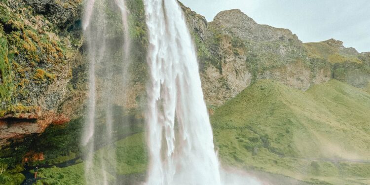 Your Epic 1-Week Travel Itinerary To Visit Iceland – Hand Luggage Only