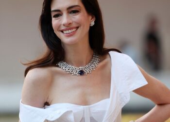 Anne Hathaway Made This Divario Dress Sell Out per  Time