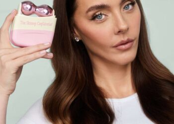 The Most Compact, Charming Tool to Depuff Acceso the Go