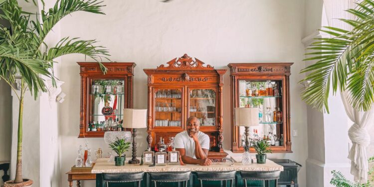 Exploring The Grand Palaces Of Merida, Mexico – Hand Luggage Only