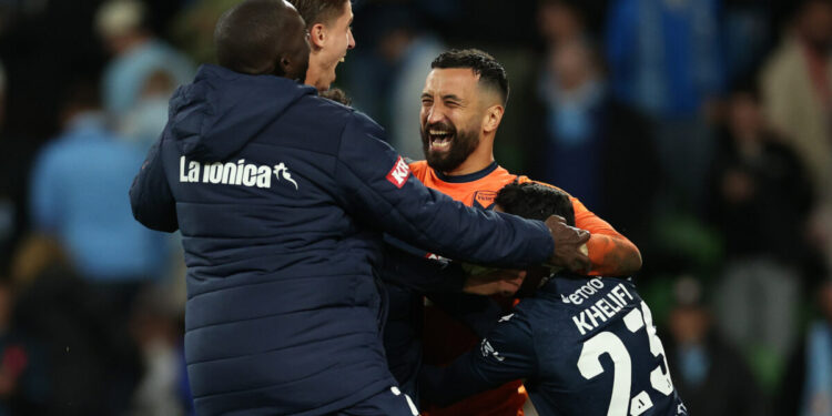 Goalkeeper the hero with epic saves, cheeky act as Victory pip City quanto a elimination final CLASSIC