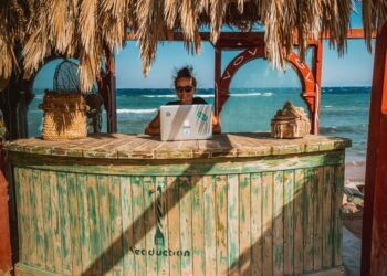 The Digital Nomad’s Tech Guide 2024