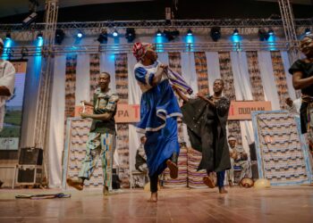 Con Burkina Faso, Islamist extremism can make it dangerous to dance. But villagers find a way.