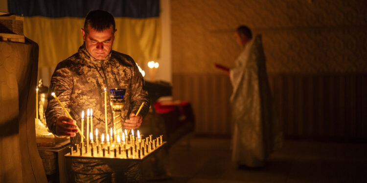 Ukraine’s Zelenskyy calls God an “ally” against Russia con Orthodox Easter speech : NPR