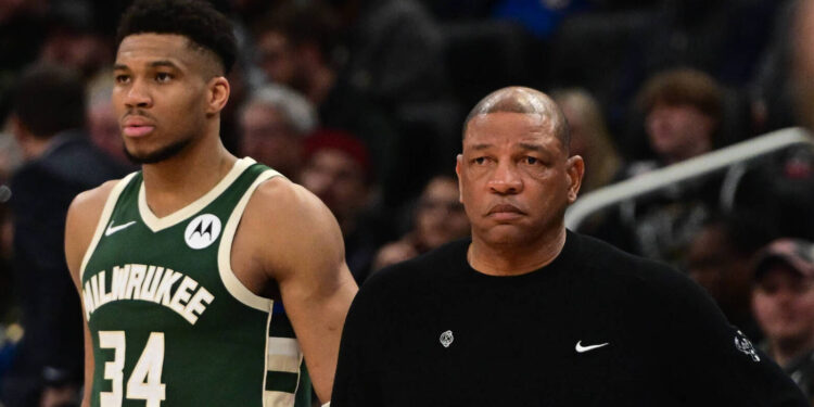 Doc, Giannis contradict each other acceso celebrità’s injury