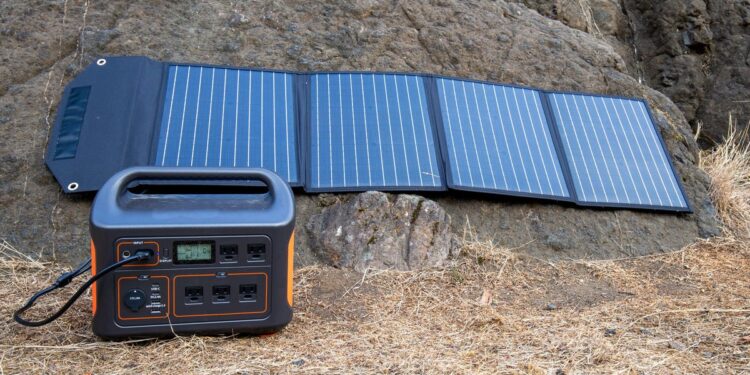 How Solar Generators Can Keep Your Gadgets Powered While Campeggio