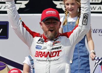 Justin Allgaier dominates at Darlington for first win of 2024