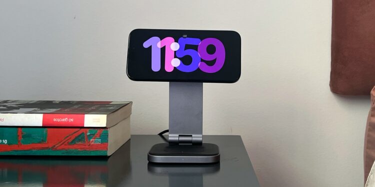 Satechi Qi2 wireless charging stand review
