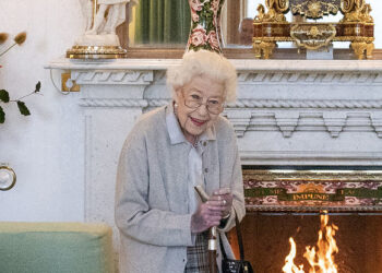 Queen Elizabeth Under Medical Supervision, Doctors “Concerned”