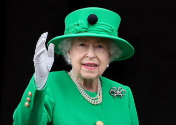 Queen Elizabeth Death Certificate Lists Old Age As Cause